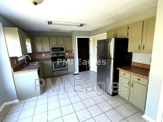 Building Photo - 916 Linda Dr