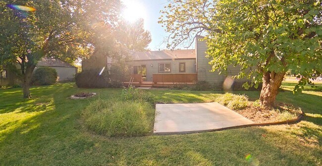 Building Photo - Two Large Porches + Stainless Steel Applia...