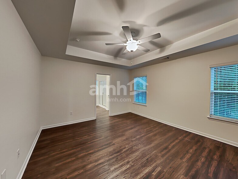 Building Photo - 41 Camp Cir