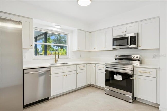 Building Photo - 521 Brookside Cir