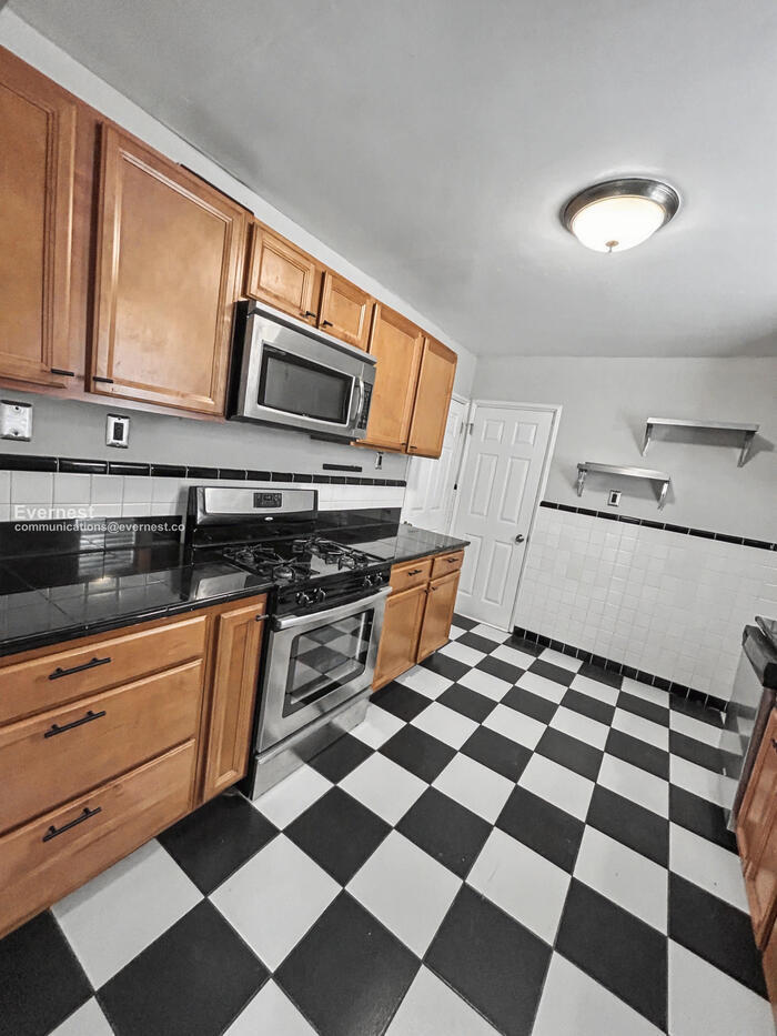 Building Photo - 6936 Melrose Ave