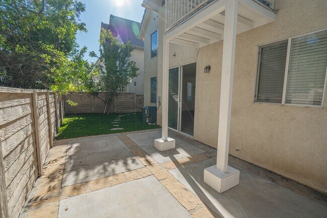 Building Photo - Charming 3-Bedroom Home with Large Loft or Alternate 4th Bedroom!