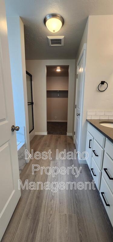 Building Photo - 12339 Shadow River St
