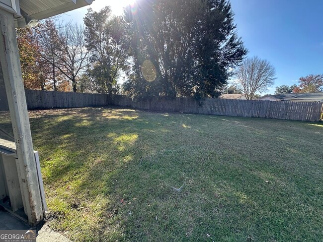 Building Photo - 205 Woodlawn Dr