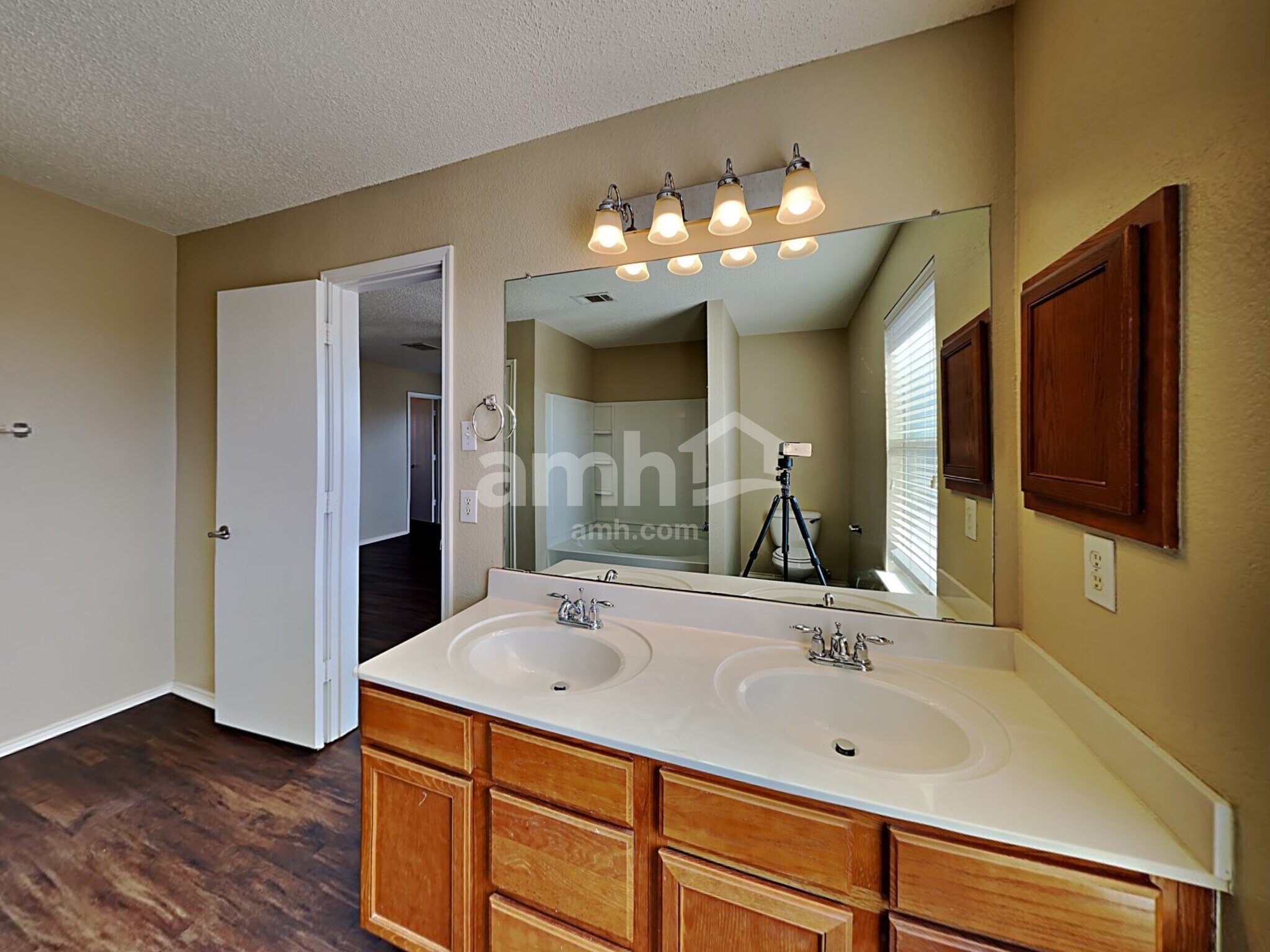 Building Photo - 1706 Santa Fe Trl