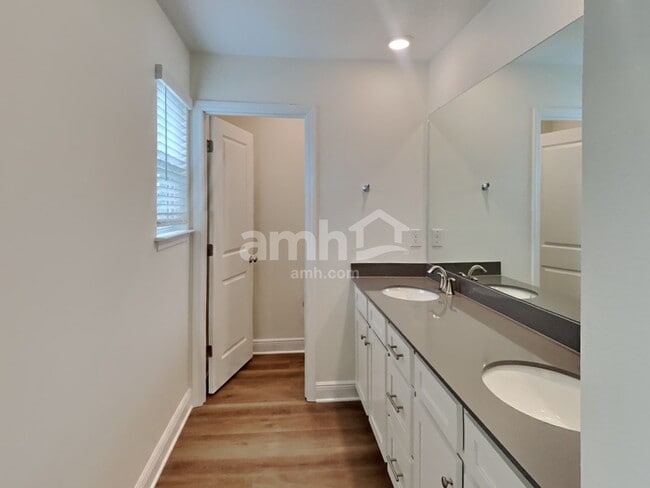 Building Photo - 27120 St Andrews Ave