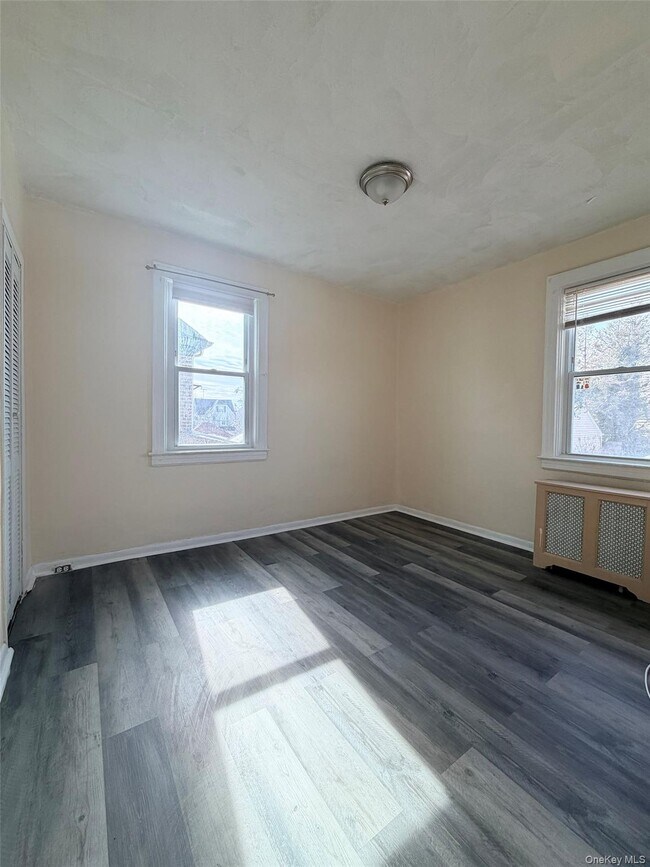 Building Photo - 46-28 Utopia Pkwy