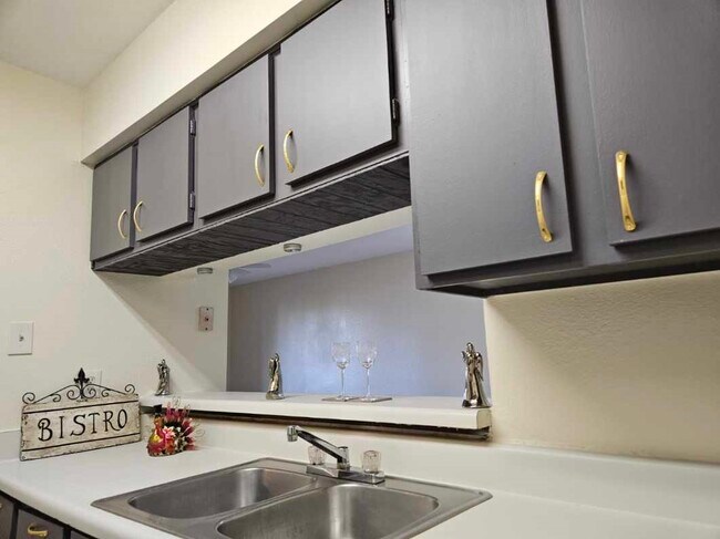 Building Photo - 8433 Hearth Dr