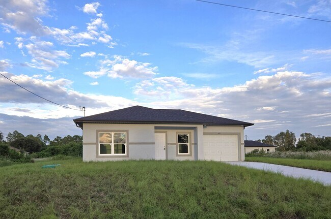 Building Photo - BRAND NEW 2/2/1- GREAT LEHIGH LOCATION