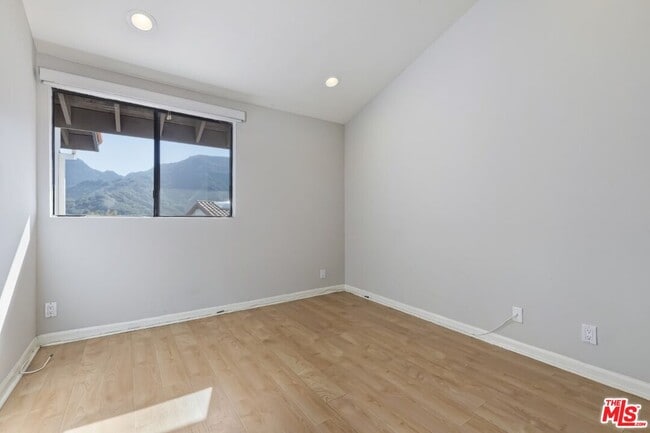 Building Photo - 1560 Michael Ln