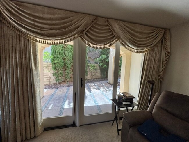 Building Photo - Beautiful 3BD 3.5BA House in La Jolla