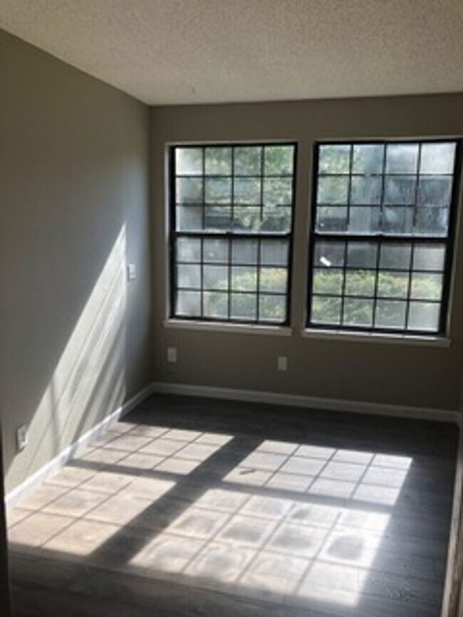 Building Photo - 447 S Memphis Way