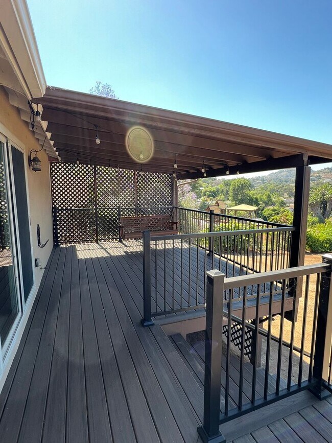 Building Photo - Move in Special!! $750 off 1st Month's Rent!!