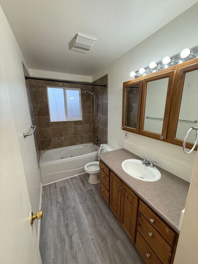 Building Photo - Single-Family Home In West Valley--Includes Fenced Yard!