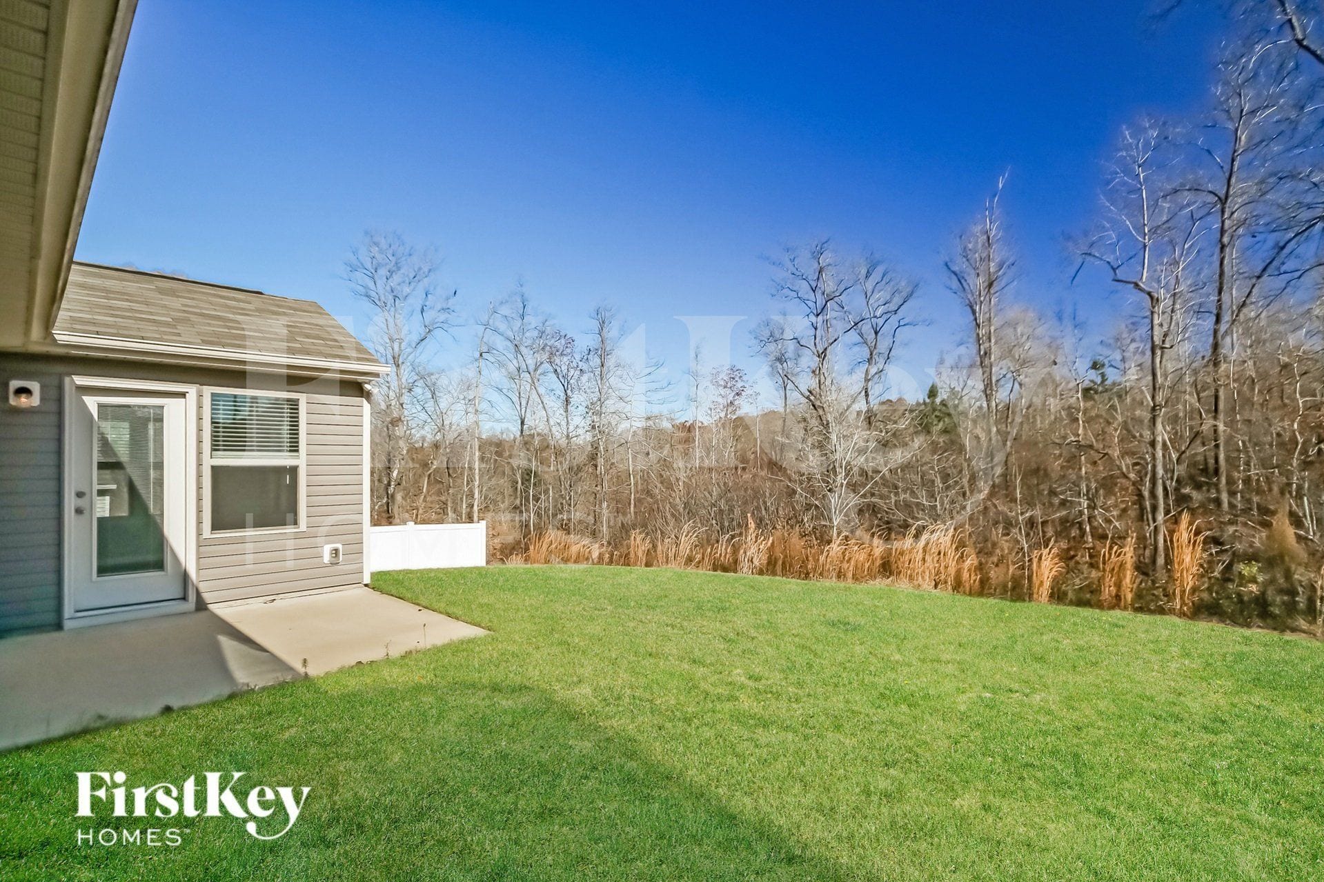 Building Photo - 10112 Holly Park Dr