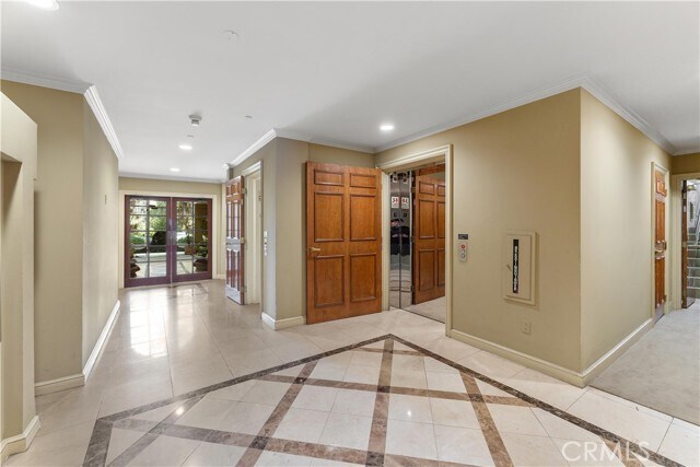 Building Photo - 277 S Spalding Dr