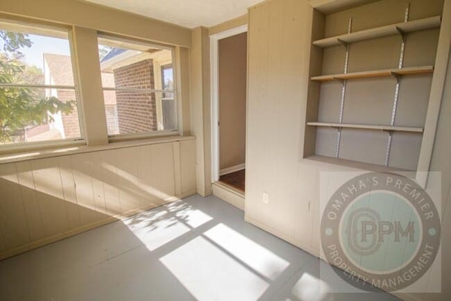 Building Photo - TRISARA 3129/3131 CASS ST