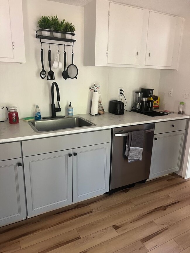 Building Photo - Great location with deeded access to Bauneg Beg Pond