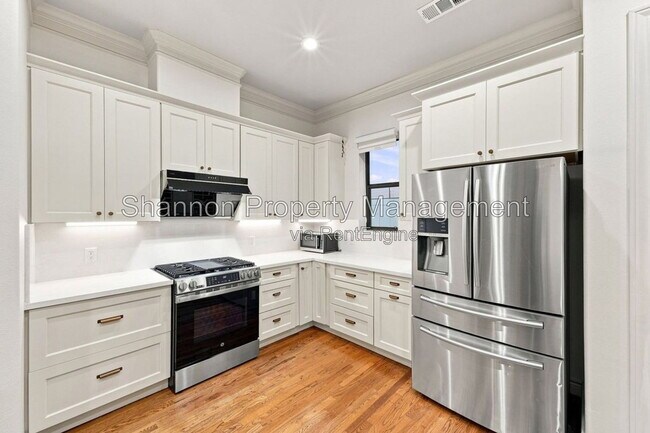Building Photo - 9609 Pemberton Cres Dr