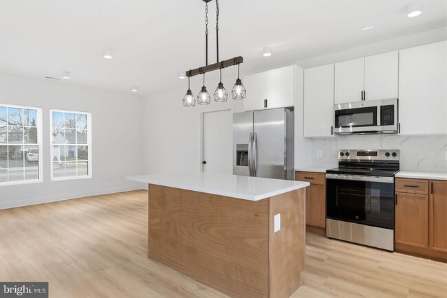 Building Photo - 65 Oaktree Dr