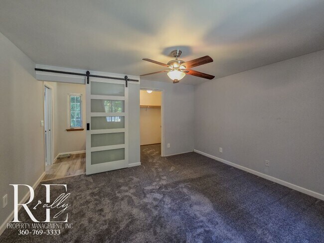 Building Photo - Comfortable 3-Bed Bremerton Home with Balc...