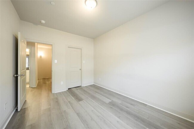 Building Photo - 2745 Troutt Dr