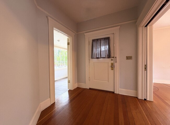 Building Photo - Charming Craftsman Style Home for Rent in ...