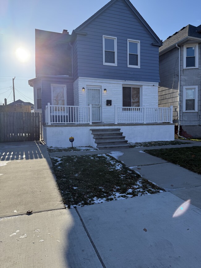 Building Photo - 713 Clairmount Ave