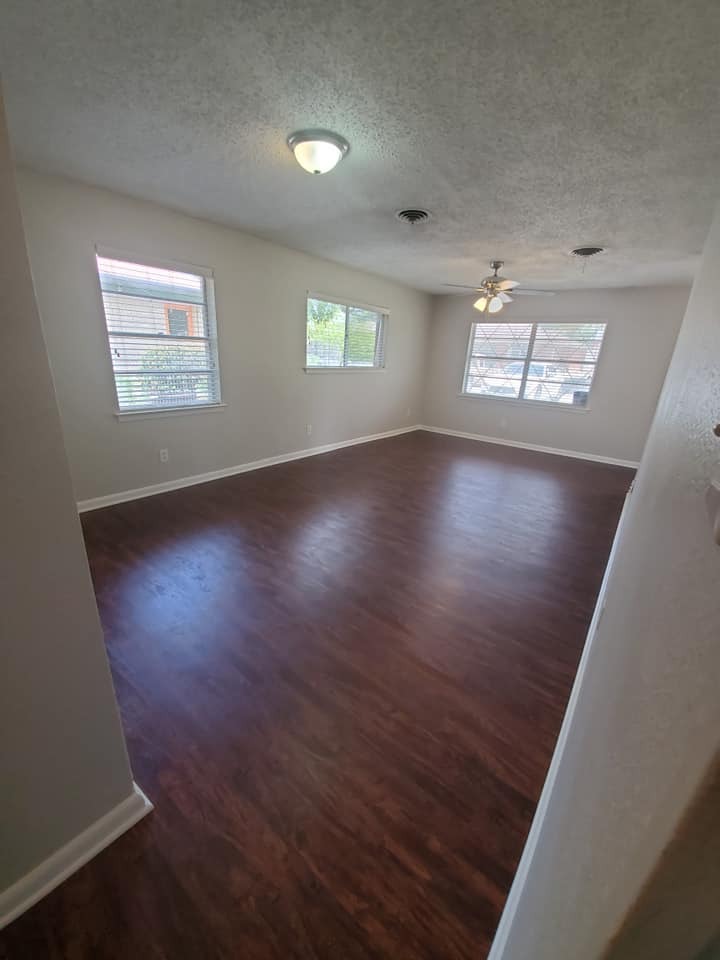 Main living area. - 6450 Lontos