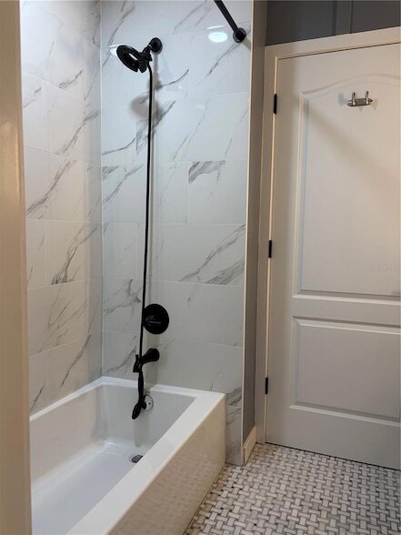 Building Photo - 5828 Sandy Pointe Dr