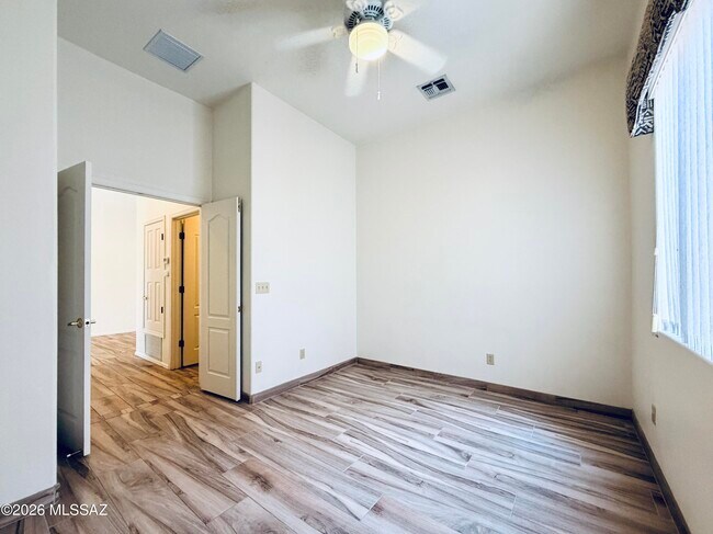 Building Photo - 5206 N Canyon Rise Pl
