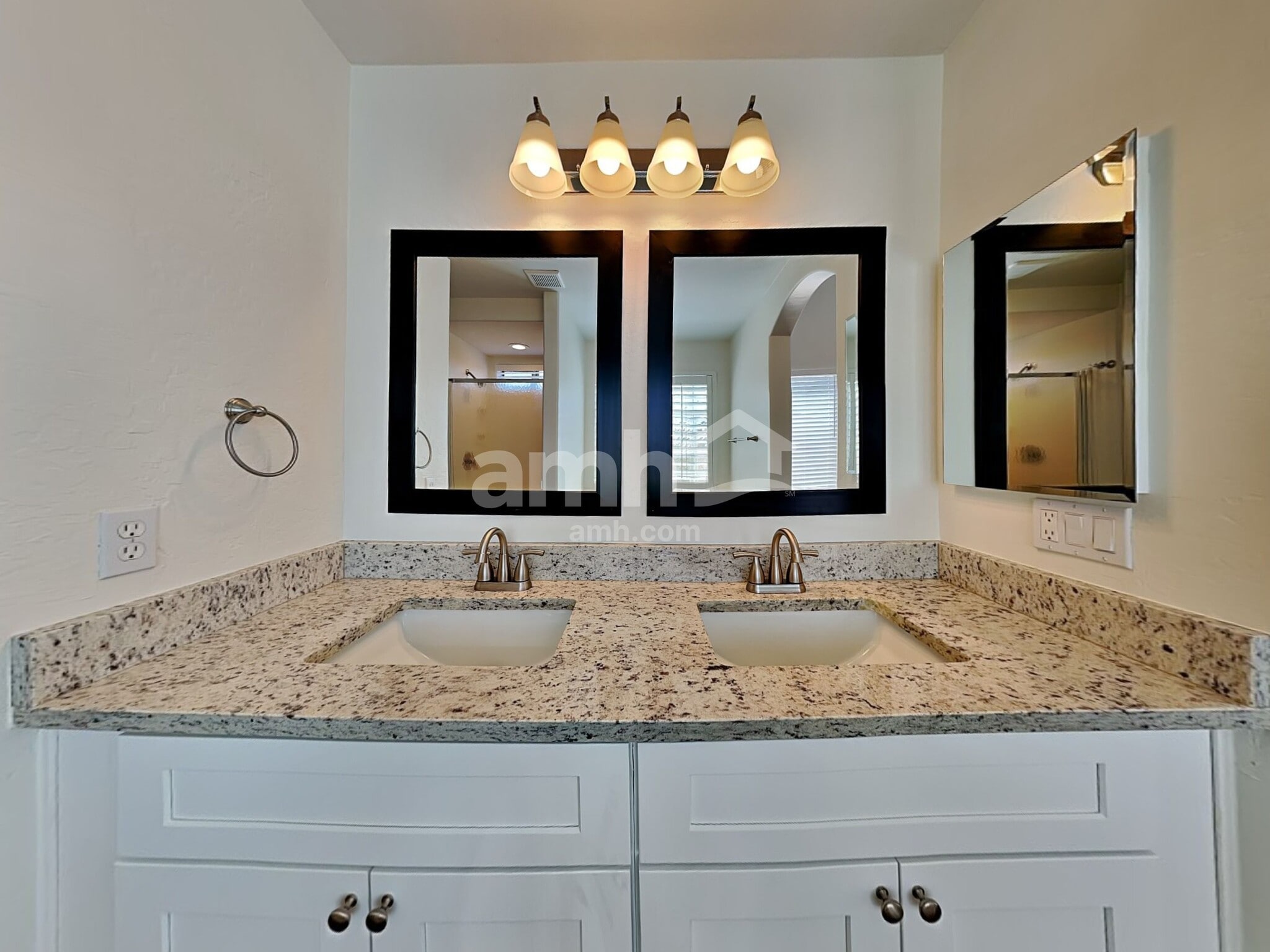 Building Photo - 11409 W Davis Ln