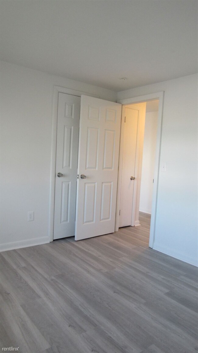 Building Photo - 1 br, 1 bath  - 353 Main St