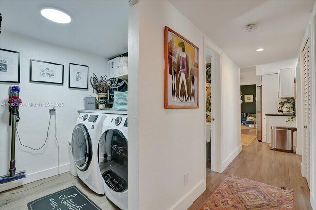Building Photo - 17505 SW 90th Ave
