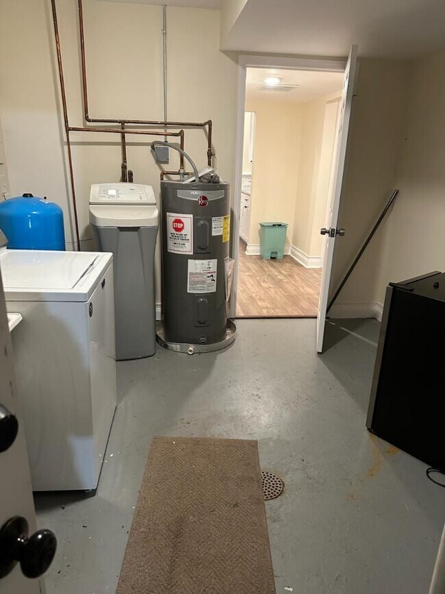 Building Photo - 1200 Algonquin Rd