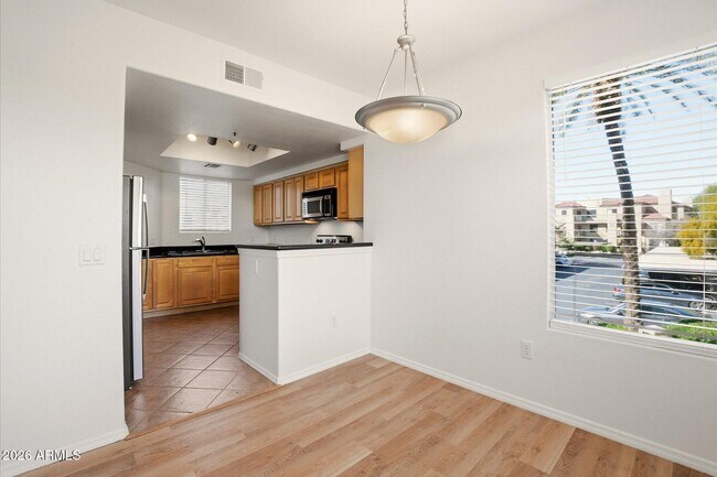 Building Photo - 4925 E Desert Cove Ave