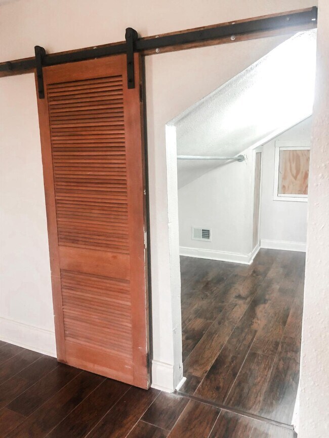 Bedroom 2 (without furniture) - 2113 Toledano St