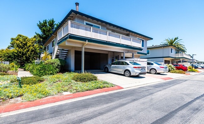 Building Photo - Soquel Knolls – Gorgeous Fully Remodeled 3BD / 1.5BA Second-Floor Condo