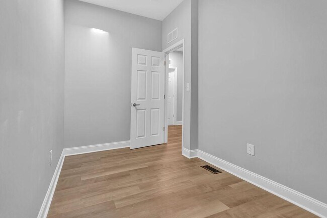 Building Photo - 1802 E 29th St