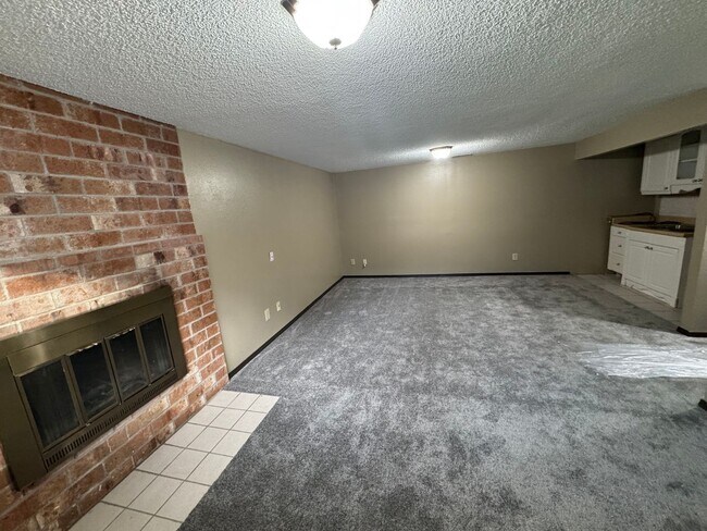 Building Photo - Spacious Covington Home with all New Appliances, Fresh Paint and Large Fenced Yard!