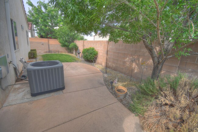Building Photo - Adorable 2 Bedroom, 2 Bathroom, 2 Car Gara...