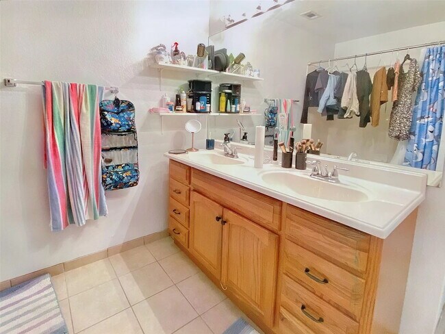 Building Photo - "Charming 3-Bedroom Home with Spacious Interior in San Marcos – Discover 1371 Sq Ft of Comfort!"