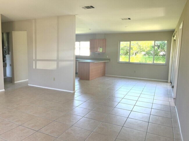 Building Photo - 2901 SW Birtle Ct