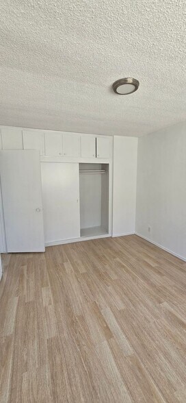 Building Photo - 1308 N Poinsettia Pl