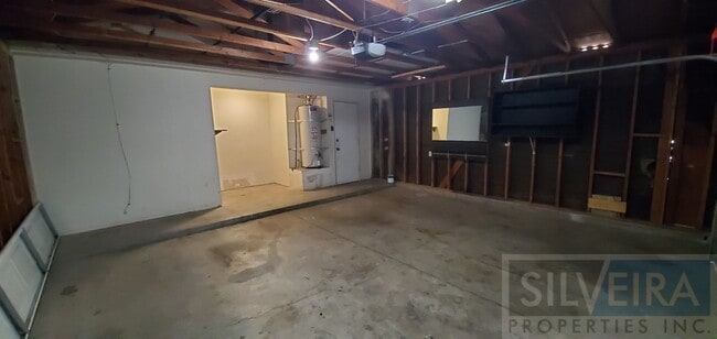 Building Photo - 2 Bedroom Condo available