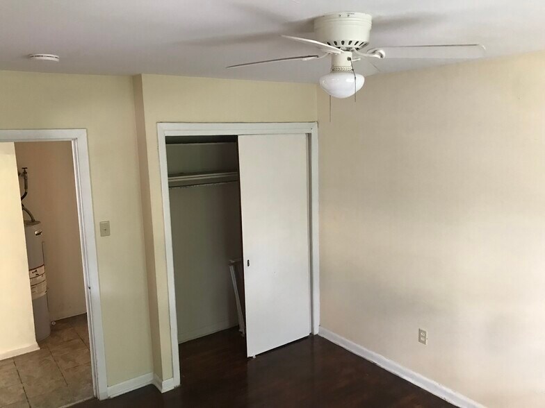 Building Photo - 944 Geranium St