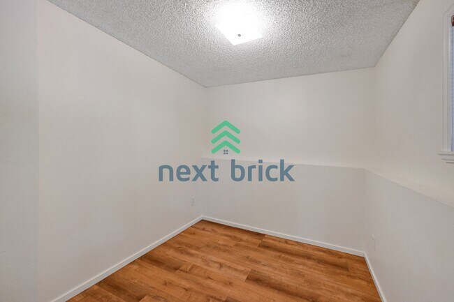Building Photo - "Spacious 4-Bedroom Haven with 2.5 Baths in Everett – 2,424 Sq Ft of Comfort!"