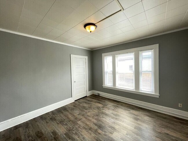 Building Photo - 551 Somerville St