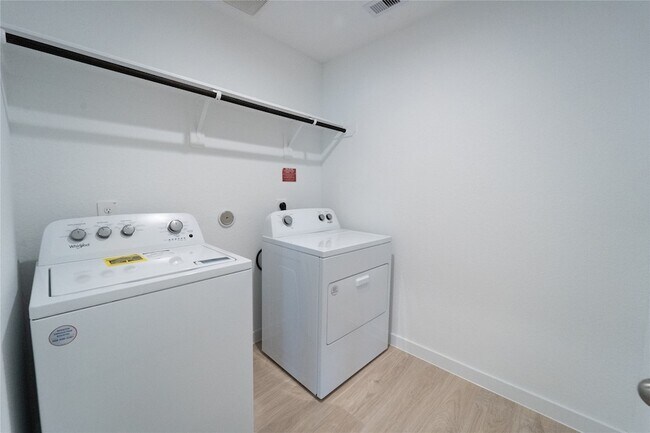 Building Photo - 3827 Pierce Pl Ln
