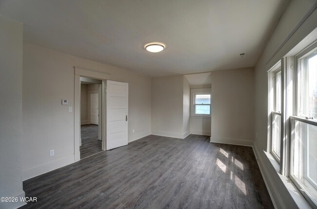 Building Photo - 1141.5 N Main St